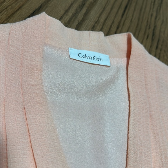 Flowy textured coral pink Calvin Klein sleeveless top - Picture 2 of 5